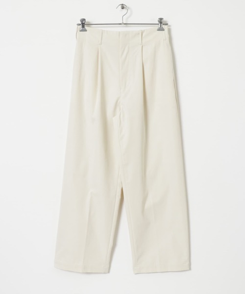URBAN RESEARCH（アーバンリサーチ）の「『UR TECH POLIsh POLI』タックイージーパンツ（その他パンツ・メンズ・アイボリー/グリーン系その他/ライトブルー・MEDIUM/LARGE）」の2枚目の写真