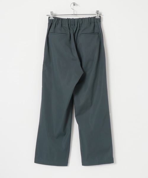 URBAN RESEARCH（アーバンリサーチ）の「『UR TECH POLIsh POLI』タックイージーパンツ（その他パンツ・メンズ・アイボリー/グリーン系その他/ライトブルー・MEDIUM/LARGE）」の9枚目の写真