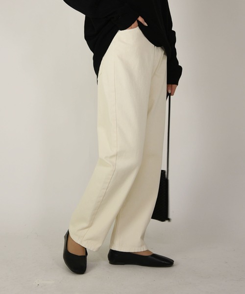 and it_（アンドイット）の「デニム＆ツイルストレートパンツ（デニムパンツ・レディース・アイボリー/ブラック/サックスブルー/ブルー・M/L）」の3枚目の写真