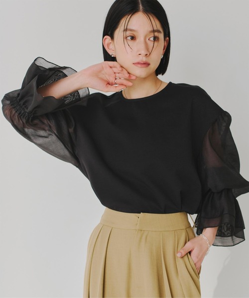 titivate(ティティベイト)の「シアーボリュームスリーブドッキングプルオーバー(Tシャツ/カットソー・レディース・オフホワイト/ブラック/ベージュ系その他・FREE)」の1枚目の写真