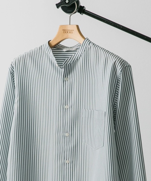 URBAN RESEARCH DOORS（アーバンリサーチドアーズ）の「『吸水速乾』セオアルファバンドカラーロングスリーブシャツ（シャツ/ブラウス・メンズ・ブルー/チャコールグレー/ライトグレー/モカ/グリーン系その他・MEDIUM/LARGE）」の5枚目の写真