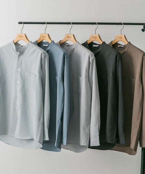 URBAN RESEARCH DOORS（アーバンリサーチドアーズ）の「『吸水速乾』セオアルファバンドカラーロングスリーブシャツ（シャツ/ブラウス・メンズ・ブルー/チャコールグレー/ライトグレー/モカ/グリーン系その他・MEDIUM/LARGE）」の6枚目の写真