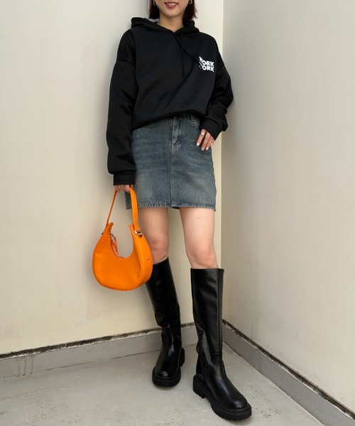 gossip!ロサンゼルス(ゴシップロサンゼルス)の「ユーズドテクスチャー ミニ丈デニム(デニムスカート・レディース・ブルー・S/M/L)」の4枚目の写真