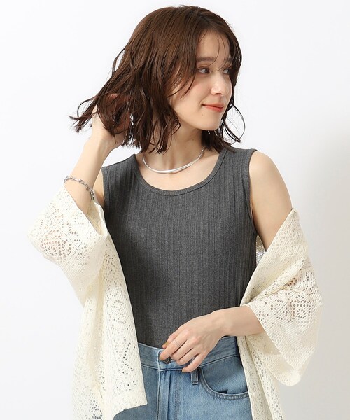 SHOO・LA・RUE（シューラルー）の「デイリー使いに ランダムテレコ タンクトップ（タンクトップ・レディース・ホワイト系/ダークグレー/ブラック/ナチュラル・02/03/04）」の3枚目の写真