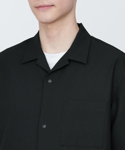 無印良品(ムジルシリョウヒン)の「紳士 風を通すストレッチサッカーオープンカラー半袖シャツ(シャツ/ブラウス・メンズ・チャコールグレー/ネイビー系/ブラック・M/S/XS/XL/L)」の7枚目の写真