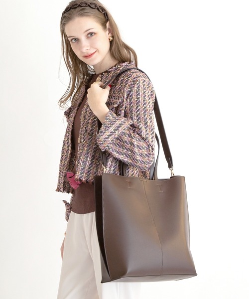 styiro（スタイロ）の「【A4収納可】２WAYスリットトートバッグ（ビジネスバッグ・レディース・アイボリー/ブラック/ベージュ系その他/ブラック系2/チョコ・FREE）」の4枚目の写真