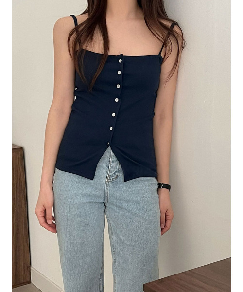 VIVID LADY（ビビッドレディー）の「ボタンキャミソールtシャツ ショート丈 Y2K（Tシャツ/カットソー・レディース・アイボリー/ブラック/カーキ/スカイブルー/グレー/レンガ/ネイビー・FREE）」の7枚目の写真