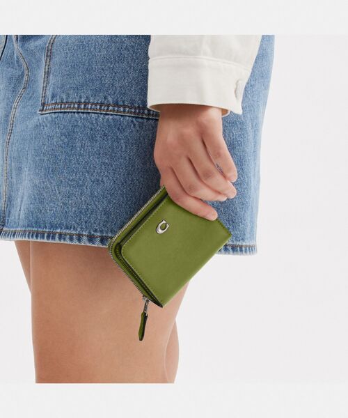 COACH(コーチ)の「ビルフォールド ウォレット(財布・レディース・グリーン系その他・ONE)」の4枚目の写真