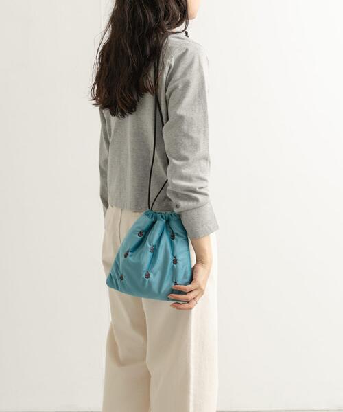 beej(ビージ)の「『別注』beej×DOORS 刺繍巾着バッグ(ショルダーバッグ・レディース・ブルー/ブラウン・ONE)」の5枚目の写真