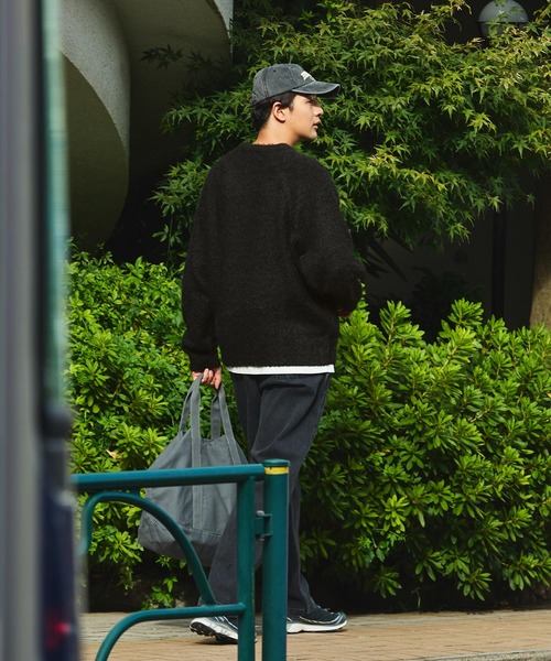 THE CRAFT CREW PRODUCTS(ザクラフトクループロダクツ)の「ウールミックスビッグシルエットラグランスリーブシャギーニット / 帯電防止・抗菌防臭【THE CRAFT CREW PRODUCTS】(ニット/セーター・メンズ・グリーン/モカ/ネイビー/ブラック/グレイッシュベージュ/アッシュグレー/ワイン/ダークグレー・S/M/L)」の14枚目の写真