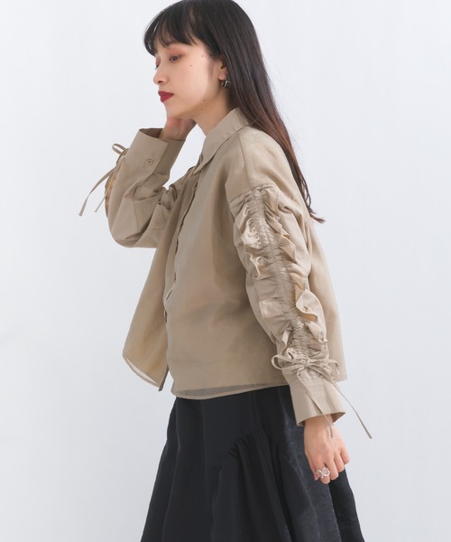 terrace(テラス)の「ドロストフリルスリーブシャツ(シャツ/ブラウス・レディース・グレイッシュベージュ/ブラック/オフホワイト・MEDIUM)」の10枚目の写真