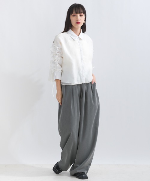 terrace(テラス)の「ドロストフリルスリーブシャツ(シャツ/ブラウス・レディース・グレイッシュベージュ/ブラック/オフホワイト・MEDIUM)」の15枚目の写真