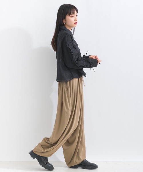 terrace(テラス)の「ドロストフリルスリーブシャツ(シャツ/ブラウス・レディース・グレイッシュベージュ/ブラック/オフホワイト・MEDIUM)」の21枚目の写真