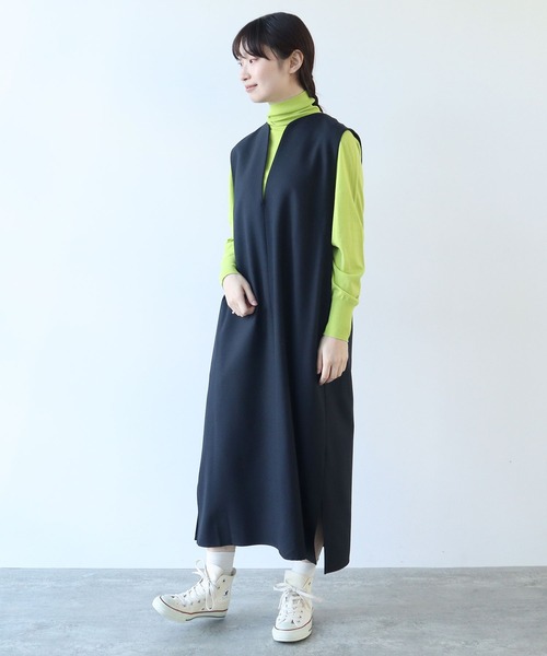 yuni（ユニ ）の「super120オックス スリットネックジャンパースカート 