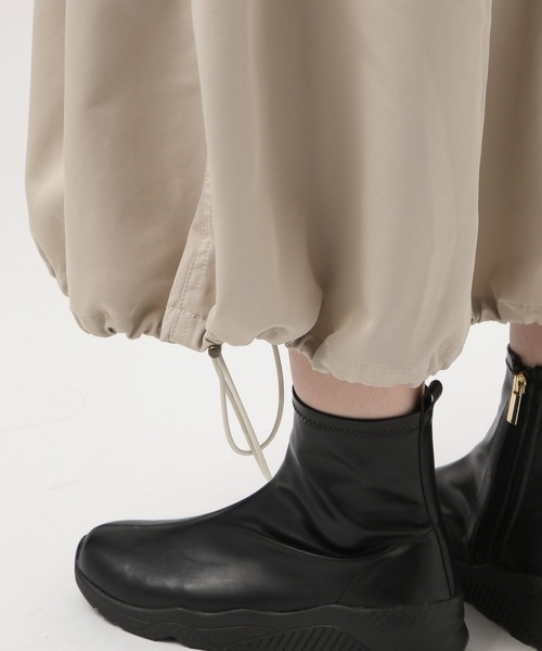 BAYFLOW（ベイフロー）の「[フレアとバルーンにシルエット変更可能]2WAYフレアスカート（スカート・レディース・ベージュ/ネイビー・FREE）」の20枚目の写真