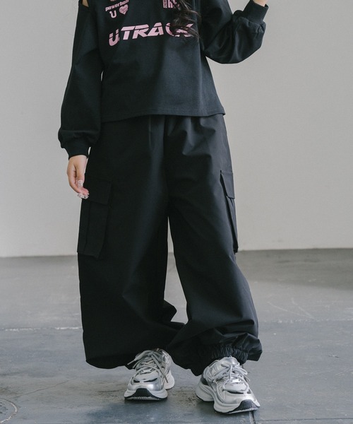 URBAN CHERRY(アーバンチェリー)の「ライトタフタカーゴパンツ(カーゴパンツ・キッズ・アイボリー/ピンク/ブラック・150cm/140cm/120cm/110cm/130cm)」の3枚目の写真