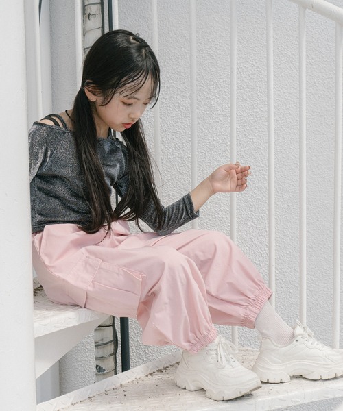 URBAN CHERRY(アーバンチェリー)の「ライトタフタカーゴパンツ(カーゴパンツ・キッズ・アイボリー/ピンク/ブラック・150cm/140cm/120cm/110cm/130cm)」の13枚目の写真
