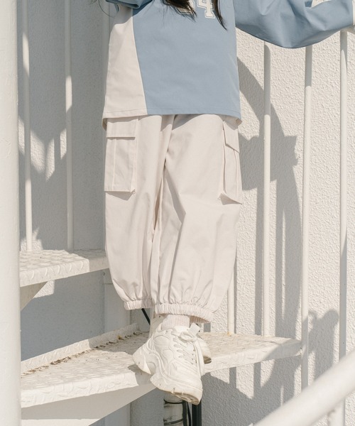 URBAN CHERRY(アーバンチェリー)の「ライトタフタカーゴパンツ(カーゴパンツ・キッズ・アイボリー/ピンク/ブラック・150cm/140cm/120cm/110cm/130cm)」の9枚目の写真