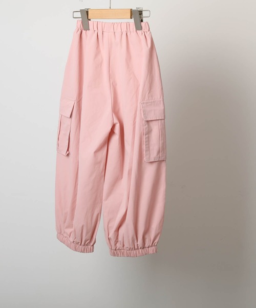 URBAN CHERRY(アーバンチェリー)の「ライトタフタカーゴパンツ(カーゴパンツ・キッズ・アイボリー/ピンク/ブラック・150cm/140cm/120cm/110cm/130cm)」の6枚目の写真