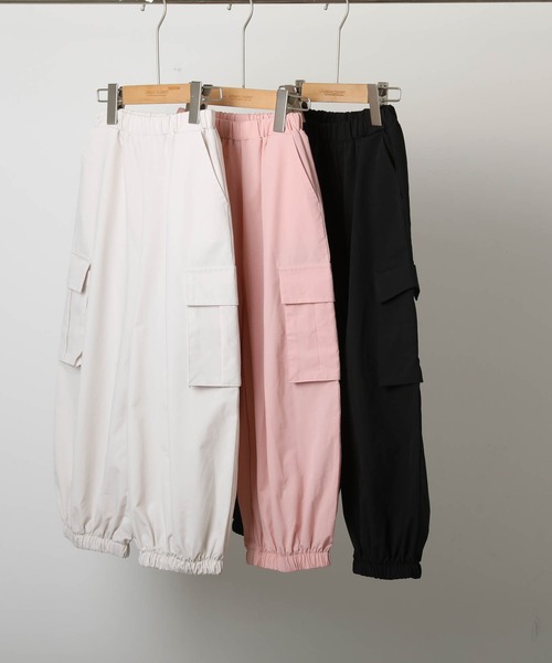 URBAN CHERRY(アーバンチェリー)の「ライトタフタカーゴパンツ(カーゴパンツ・キッズ・アイボリー/ピンク/ブラック・150cm/140cm/120cm/110cm/130cm)」の4枚目の写真