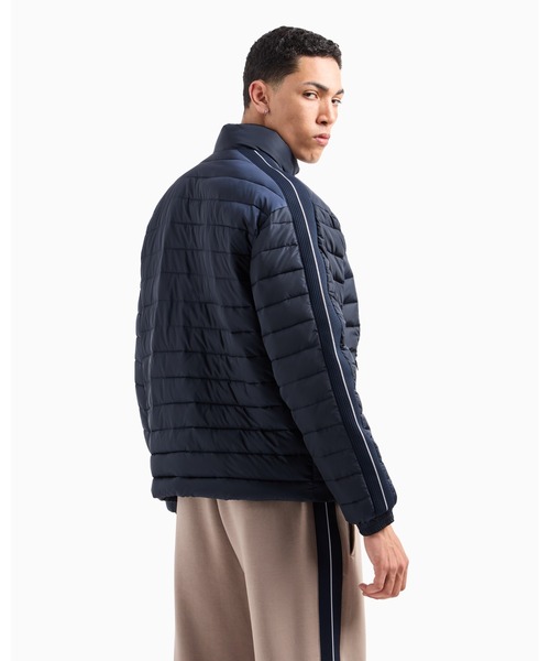 ARMANI EXCHANGE(アルマーニエクスチェンジ)の「【A|X アルマーニ エクスチェンジ】テープデザイン パファージャケット(ナイロンジャケット・メンズ・ネイビー/グレイッシュベージュ・LARGE/MEDIUM/SMALL/X-LARGE/X-SMALL)」の4枚目の写真