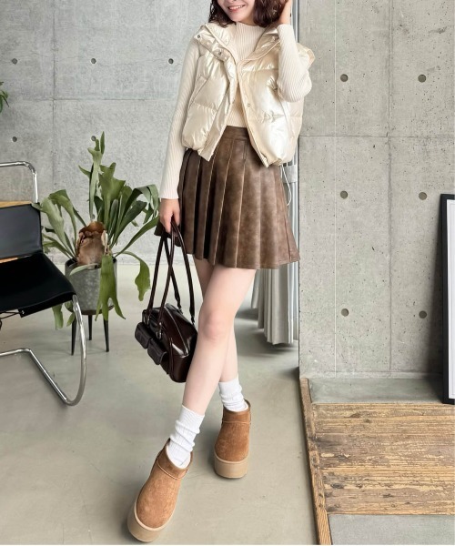 clear（クリア）の「メタリック中綿ショート丈ベス [小顔 甘辛コーデにも]≪2024AW新作≫（その他アウター・レディース・シルバー/アイボリー/ブラック・F）」の4枚目の写真