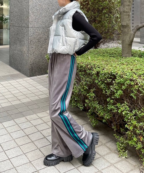 clear（クリア）の「メタリック中綿ショート丈ベス [小顔 甘辛コーデにも]≪2024AW新作≫（その他アウター・レディース・シルバー/アイボリー/ブラック・F）」の5枚目の写真