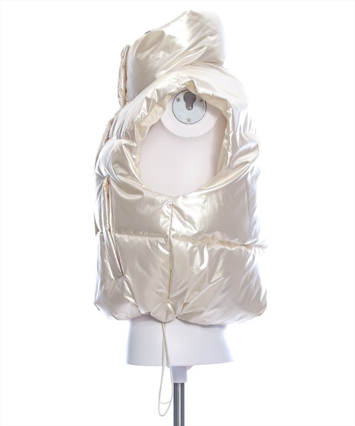 clear（クリア）の「メタリック中綿ショート丈ベス [小顔 甘辛コーデにも]≪2024AW新作≫（その他アウター・レディース・シルバー/アイボリー/ブラック・F）」の12枚目の写真