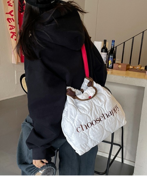 FREE STYLISTS(フリー スタイリスト)の「キルティング パデッド トートバッグ 軽量 トラベルバッグ 大容量 ボストン キャリーオン/2way(ボストンバッグ・レディース・ブラック/オフホワイト/ブラウン・FREE)」の14枚目の写真