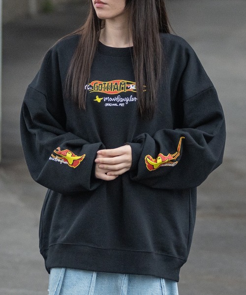 Mark Gonzales（マーク・ゴンザレス）の「【ba】JOHN'S CLOSET別注 〔MARK GONZALES ARTWORK COLLECTION / マーク ゴンザレス〕アソートアート プリント ビッグシルエット クルーネックスウェット（スウェット・メンズ・ホワイト系1/ホワイト系2/ホワイト系3/ブラック系1/ブラック系2/ブラック系3/ライトグレー系1/ライトグレー系2/ブラック系4/ライトグレー系3/ホワイト系4/ライトグレー系4・MEDIUM/LARGE）」の6枚目の写真