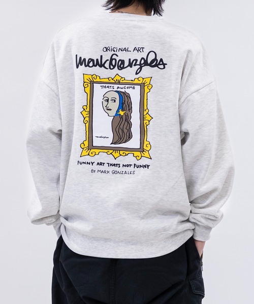 Mark Gonzales（マーク・ゴンザレス）の「【ba】JOHN'S CLOSET別注 〔MARK GONZALES ARTWORK COLLECTION / マーク ゴンザレス〕アソートアート プリント ビッグシルエット クルーネックスウェット（スウェット・メンズ・ホワイト系1/ホワイト系2/ホワイト系3/ブラック系1/ブラック系2/ブラック系3/ライトグレー系1/ライトグレー系2/ブラック系4/ライトグレー系3/ホワイト系4/ライトグレー系4・MEDIUM/LARGE）」の11枚目の写真