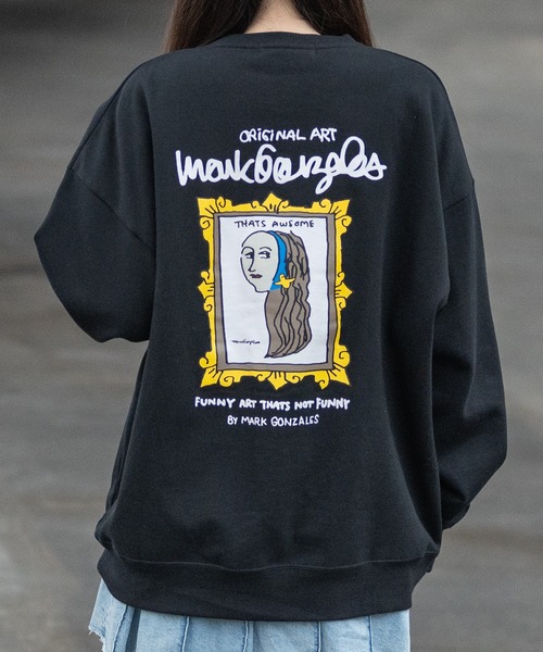 Mark Gonzales（マーク・ゴンザレス）の「【ba】JOHN'S CLOSET別注 〔MARK GONZALES ARTWORK COLLECTION / マーク ゴンザレス〕アソートアート プリント ビッグシルエット クルーネックスウェット（スウェット・メンズ・ホワイト系1/ホワイト系2/ホワイト系3/ブラック系1/ブラック系2/ブラック系3/ライトグレー系1/ライトグレー系2/ブラック系4/ライトグレー系3/ホワイト系4/ライトグレー系4・MEDIUM/LARGE）」の13枚目の写真