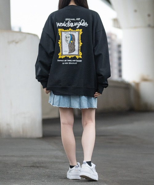 Mark Gonzales（マーク・ゴンザレス）の「【ba】JOHN'S CLOSET別注 〔MARK GONZALES ARTWORK COLLECTION / マーク ゴンザレス〕アソートアート プリント ビッグシルエット クルーネックスウェット（スウェット・メンズ・ホワイト系1/ホワイト系2/ホワイト系3/ブラック系1/ブラック系2/ブラック系3/ライトグレー系1/ライトグレー系2/ブラック系4/ライトグレー系3/ホワイト系4/ライトグレー系4・MEDIUM/LARGE）」の16枚目の写真