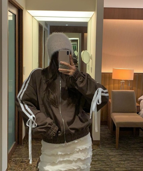 LYEON(リヨン)の「袖リボンラインダブルジップスウェットブルゾン 裏起毛(ブルゾン・レディース・グレー/ネイビー/ブラウン・FREE)」の12枚目の写真