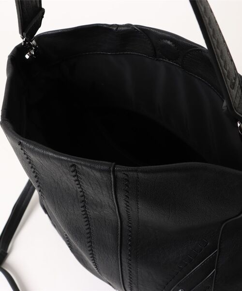 Desigual（デシグアル）の「REPRISE EMBRO PATCH LOVERTY PUハンドバッグ（ハンドバッグ・レディース・ブラック・FREE）」の4枚目の写真