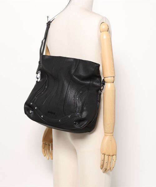 Desigual（デシグアル）の「REPRISE EMBRO PATCH LOVERTY PUハンドバッグ（ハンドバッグ・レディース・ブラック・FREE）」の5枚目の写真