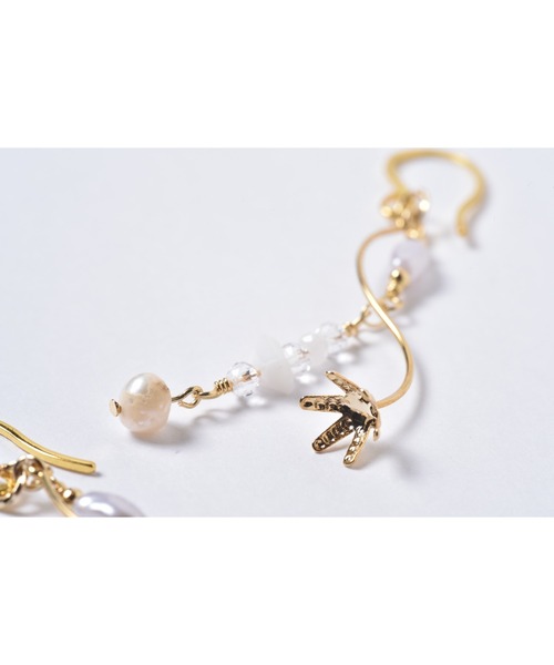tone（トーン）の「【Astyle】ゆらゆらパールフラワーステンレスピアス(MA)（ピアス（両耳用）・レディース・ゴールド・FREE）」の2枚目の写真