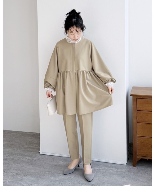 reca（レカ）の「ペプラムジャケット×テーパードパンツ２点セット（スーツセット・レディース・ブラック/ネイビー/グレイッシュベージュ/ベージュ・S/M/L/XL）」の2枚目の写真