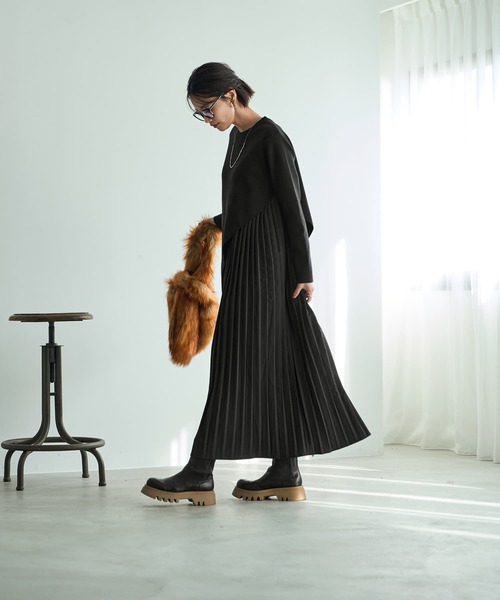 STYLE DELI(スタイルデリ)の「ななめニットレイヤードワンピース(ワンピース・レディース・ベージュ/ブラック・SMALL/MEDIUM)」の8枚目の写真