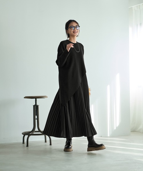 STYLE DELI(スタイルデリ)の「ななめニットレイヤードワンピース(ワンピース・レディース・ベージュ/ブラック・SMALL/MEDIUM)」の4枚目の写真
