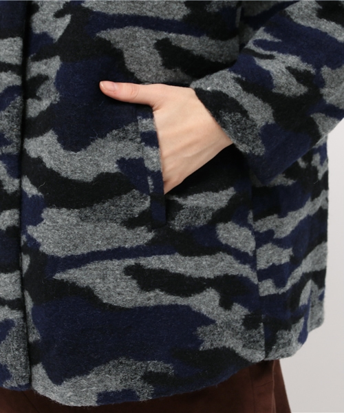 ROSE BUD（ローズバッド）の「LC-15214 CAMOUFLAGE SLIVER NO COLLAR COAT（ノーカラージャケット・レディース・オリーブドラブ/ネイビー・1/2）」の7枚目の写真