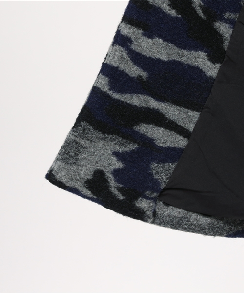 ROSE BUD（ローズバッド）の「LC-15214 CAMOUFLAGE SLIVER NO COLLAR COAT（ノーカラージャケット・レディース・オリーブドラブ/ネイビー・1/2）」の4枚目の写真