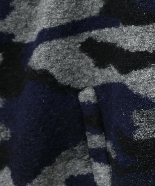 ROSE BUD（ローズバッド）の「LC-15214 CAMOUFLAGE SLIVER NO COLLAR COAT（ノーカラージャケット・レディース・オリーブドラブ/ネイビー・1/2）」の3枚目の写真