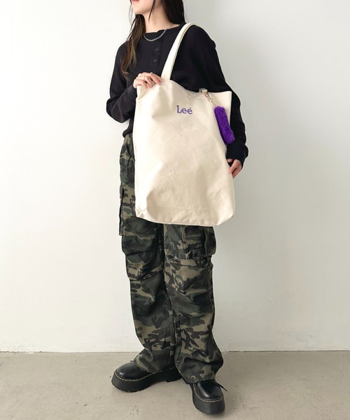 Lee（リー）の「Lee/リー ロゴ刺繍 しっぽファー付き ビッグポケット トートバッグ/推し活 カラー/大きめうちわ キーホルダー（トートバッグ・レディース・パープル/ピンク/ブラック/シルバー/ブルー・FREE）」の14枚目の写真