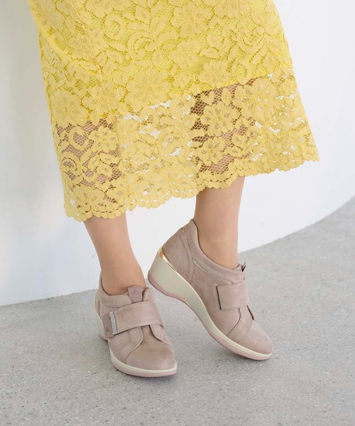 Riz raffinee(リズラフィーネ)の「ヒールアップベルトスニーカー(スニーカー・レディース・ベージュ系その他7/アイボリー/ブラック・24.5cm/24cm/23.5cm/23cm/22.5cm)」の9枚目の写真