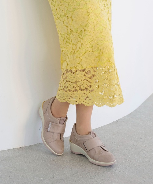 Riz raffinee(リズラフィーネ)の「ヒールアップベルトスニーカー(スニーカー・レディース・ベージュ系その他7/アイボリー/ブラック・24.5cm/24cm/23.5cm/23cm/22.5cm)」の10枚目の写真