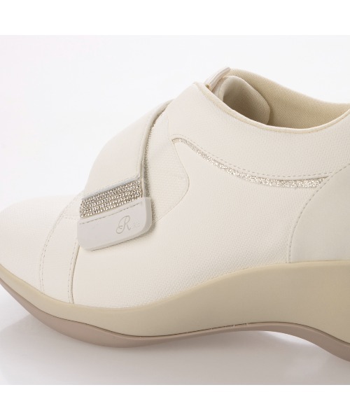 Riz raffinee(リズラフィーネ)の「ヒールアップベルトスニーカー(スニーカー・レディース・ベージュ系その他7/アイボリー/ブラック・24.5cm/24cm/23.5cm/23cm/22.5cm)」の17枚目の写真