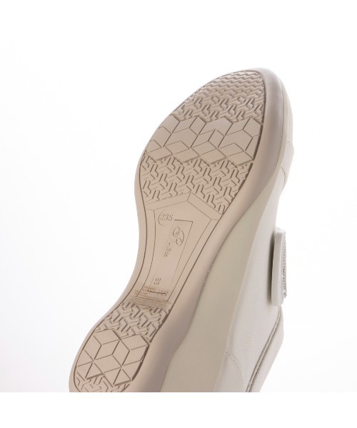 Riz raffinee(リズラフィーネ)の「ヒールアップベルトスニーカー(スニーカー・レディース・ベージュ系その他7/アイボリー/ブラック・24.5cm/24cm/23.5cm/23cm/22.5cm)」の16枚目の写真