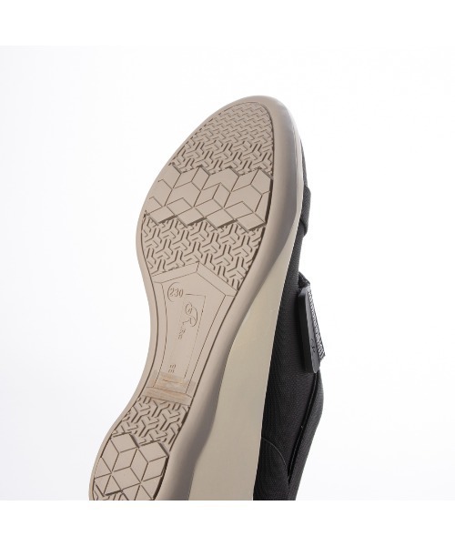 Riz raffinee(リズラフィーネ)の「ヒールアップベルトスニーカー(スニーカー・レディース・ベージュ系その他7/アイボリー/ブラック・24.5cm/24cm/23.5cm/23cm/22.5cm)」の21枚目の写真