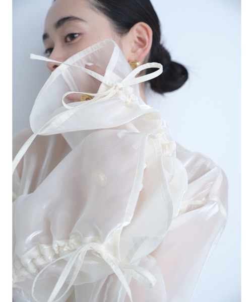 AIC.（エーアイシー）の「オーガンジーシャーリングブラウス（シャツ/ブラウス・レディース・グレー/アイボリー/ブラック・FREE）」の2枚目の写真